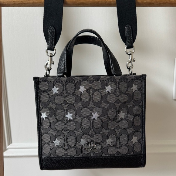 Coach Dempsey Tote 22 In Signature Jacquard With Star Embroidery - Like New - Picture 1 of 16